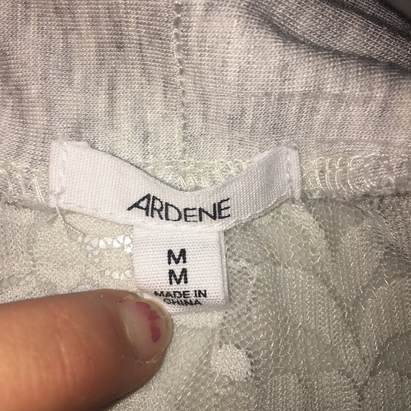 Ardene tshirt and 2 vests size M - Picture 8 of 8
